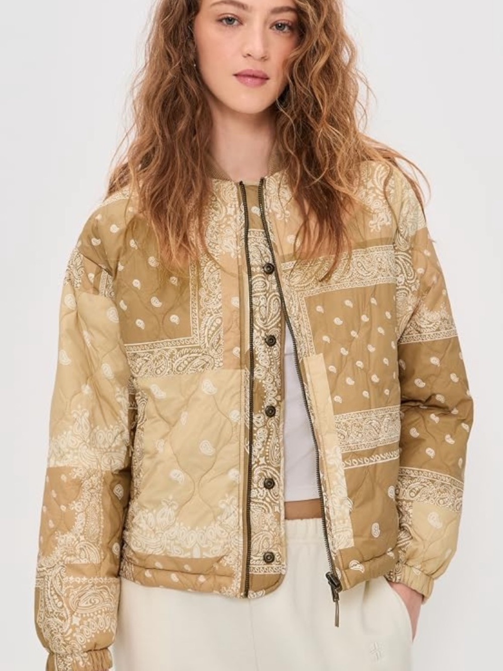 THE GREAT. Quilted Bandana-Print Puffer Jacket in Tan and Cream